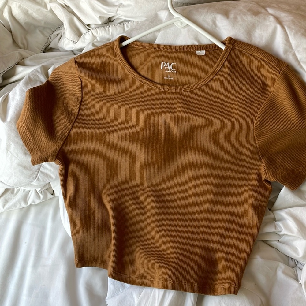 Brown cropped tee